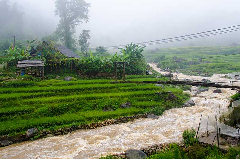 219 - Vietnam - Sapa - paisaje rio revuelto